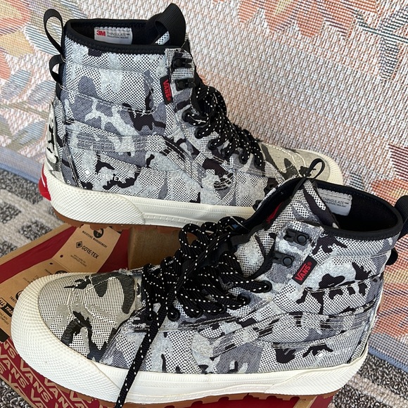 Vans WMNS Sk8-Hi Gore-Tex MTE
Arctic Camo Cloud
VN0A5111COI
Sneakers Boots - Picture 11 of 16